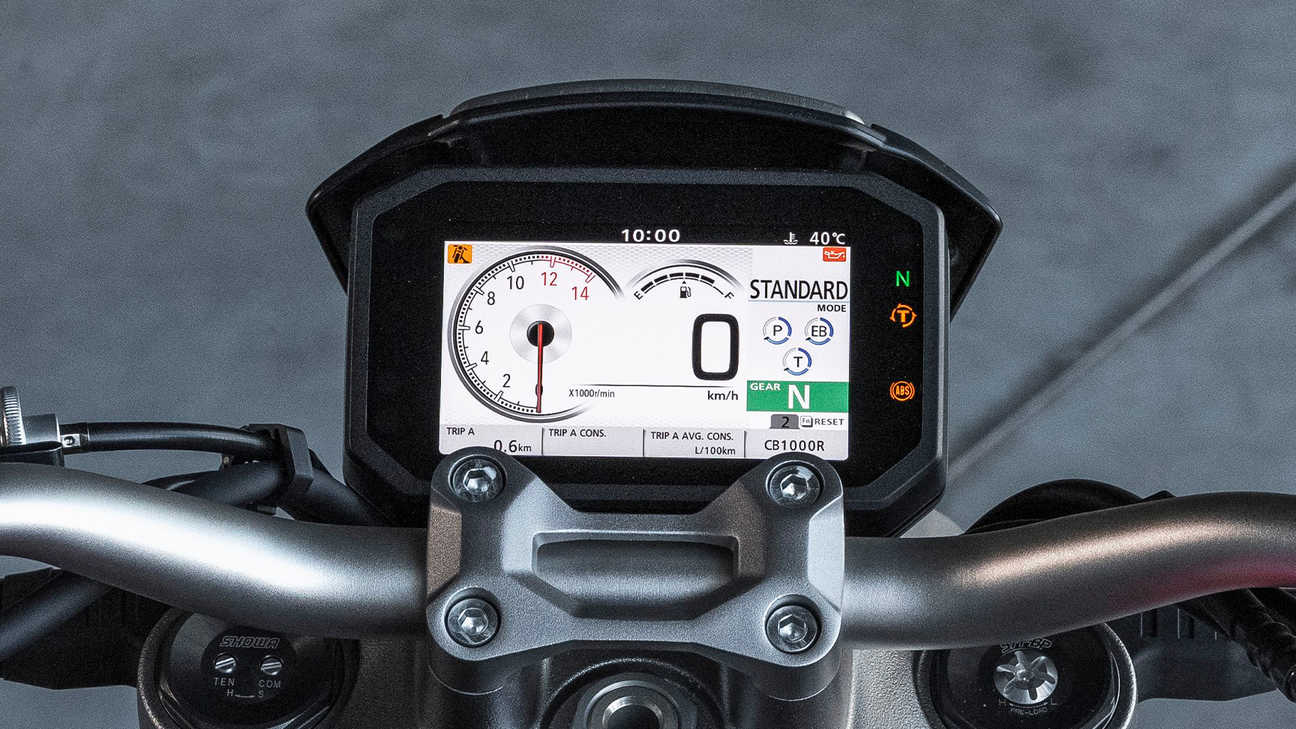 Honda CB1000R, Ecrã TFT de 5 polegadas com Honda Smartphone Voice Control System