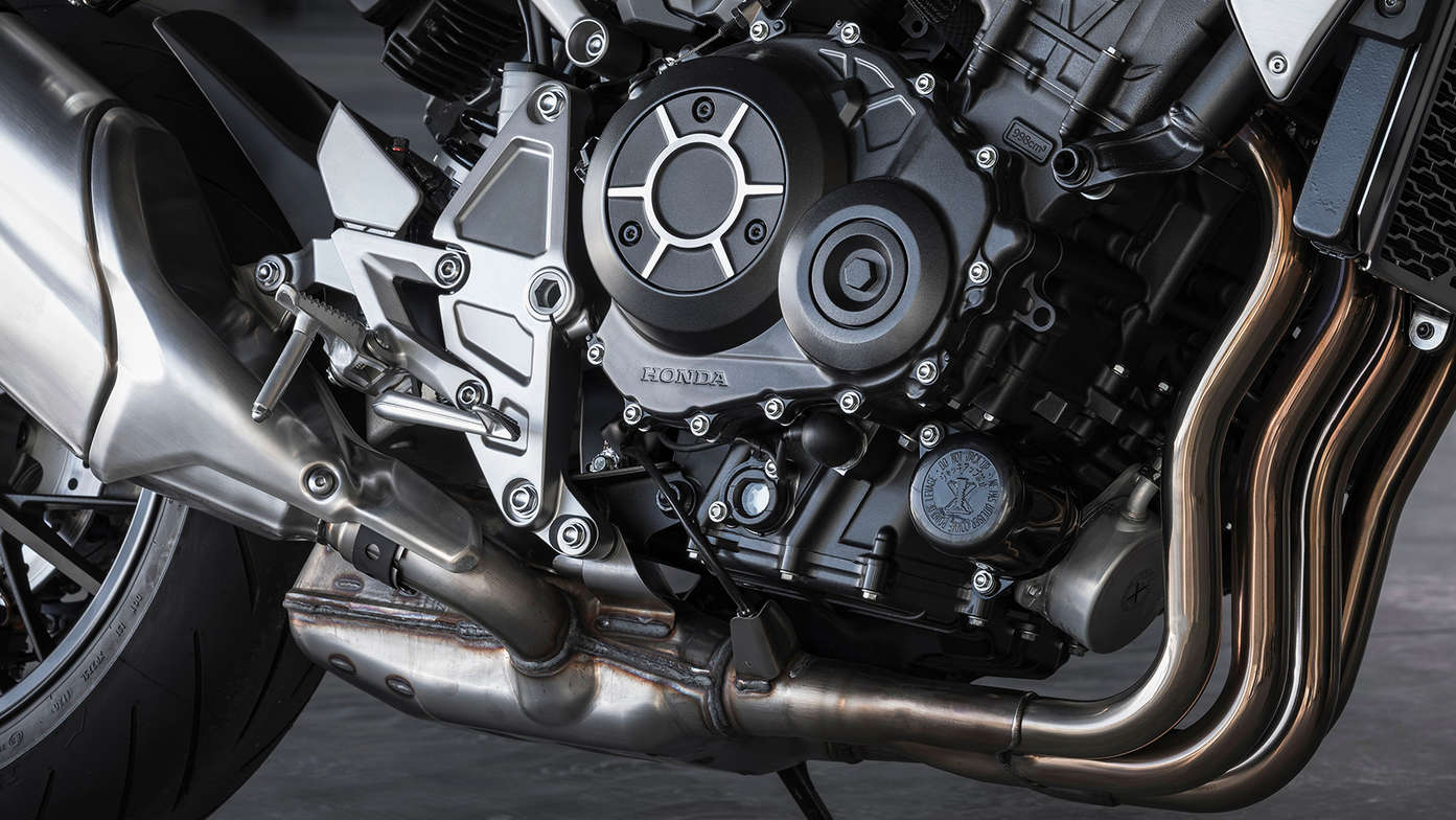 Honda CB1000R, Emocionante motor de quatro cilindros em linha 