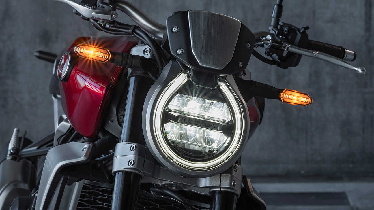 Honda CB1000R, Iluminação potente