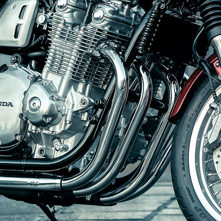 Grande plano do motor da Honda CB1100EX.