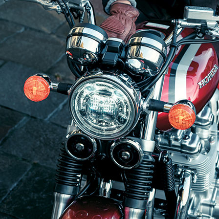 Grande plano das luzes da Honda CB1100EX.