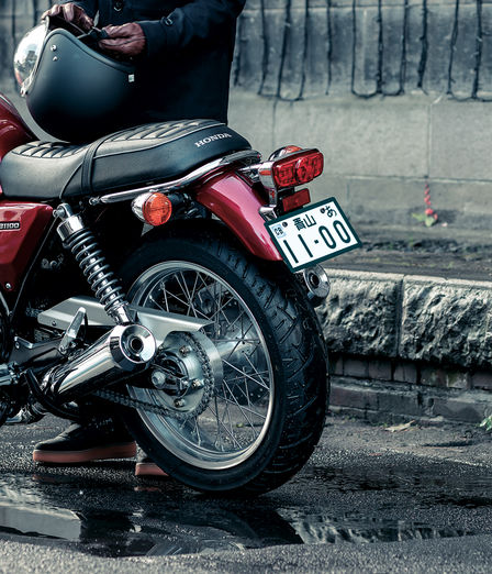 Grande plano da suspensão traseira da CB1100EX.