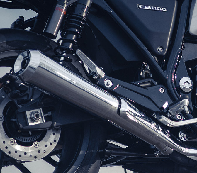 Grande plano do motor da Honda CB1100 RS.