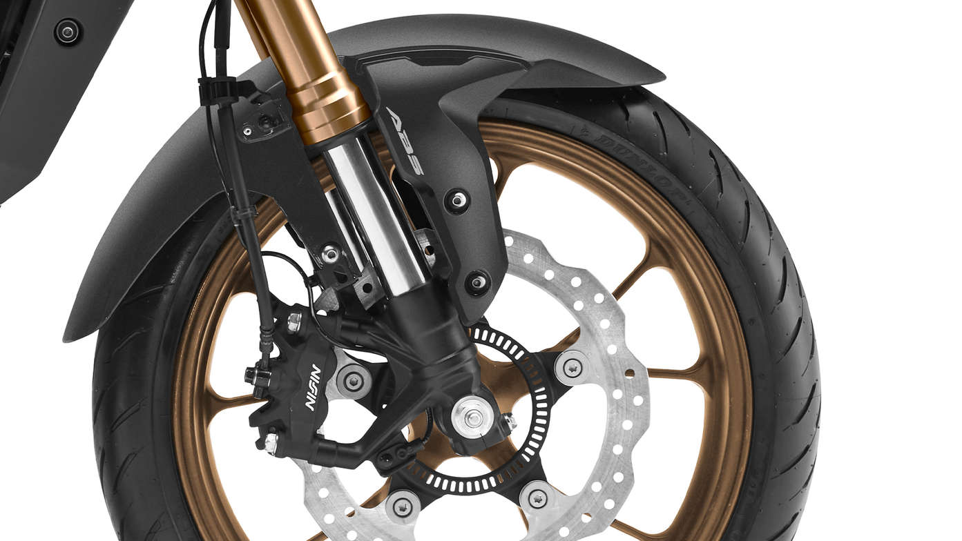 Honda CB125R, Sofisticado poder de paragem