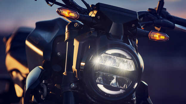 Iluminação LED Integral da Honda CB300R em primeiro plano 