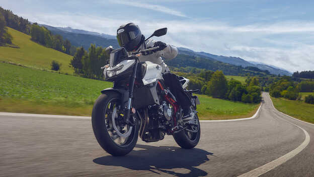 Honda CB750 Hornet Tecnologia Avançada para uma Condução Perfeita