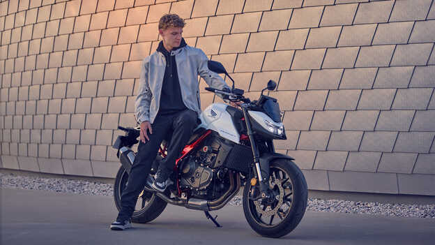 CB750 Hornet com opção de carta de condução A2 disponível