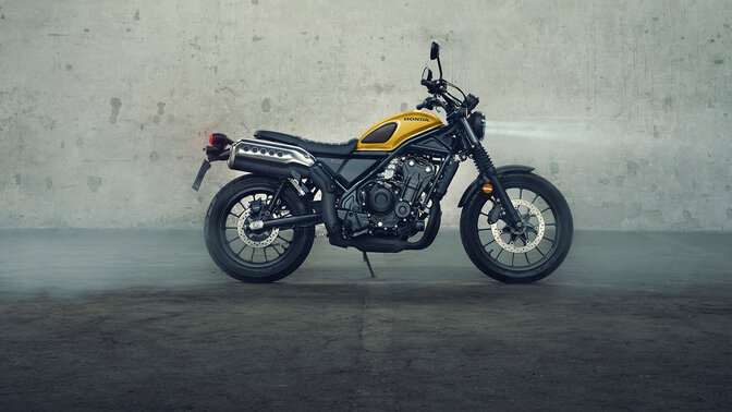 Grande plano da Honda CL500.