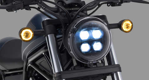 Grande plano do farol da Honda CMX500 Rebel.