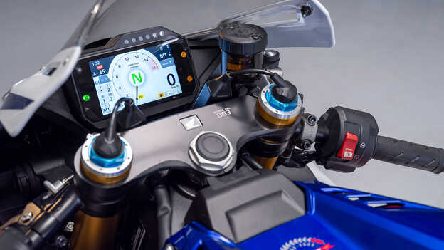 Grande plano do painel de instrumentos da Honda CBR1000RR-R Fireblade