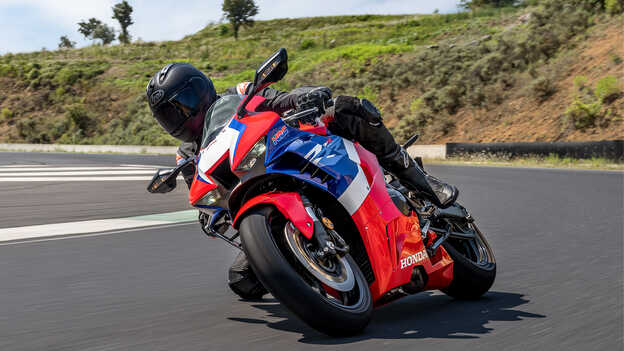 Honda CBR1000RR-R Fireblade com Pacote de Desempenho Eletrónico Atualizado