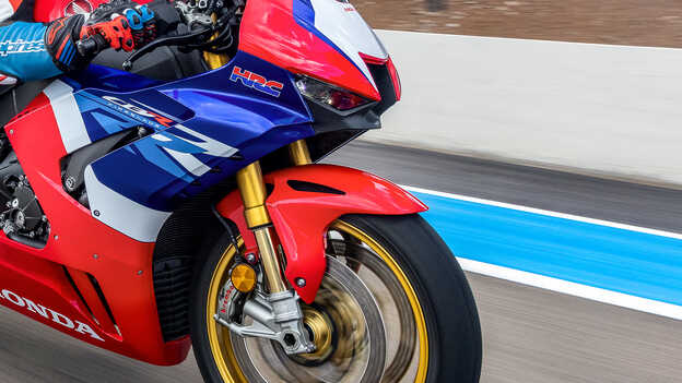 Honda CBR1000RR-R Fireblade SP com sistema Öhlins Smart Electronic Control