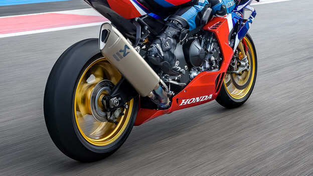 Honda CBR1000RR-R-R Fireblade SP com Silenciador de Titânio Akrapovic Leve e de Alta Eficiência e Novo Design do Escape