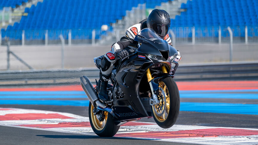 Honda CBR1000RR-R Fireblade SP destacando Motor Semi-came em Linha de Quatro Cilindros de Altas Rotações