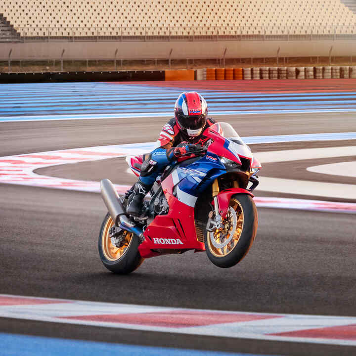 Honda CBR1000RR-R Fireblade SP com uma Suspensão de Controlo Eletrónico Inteligente