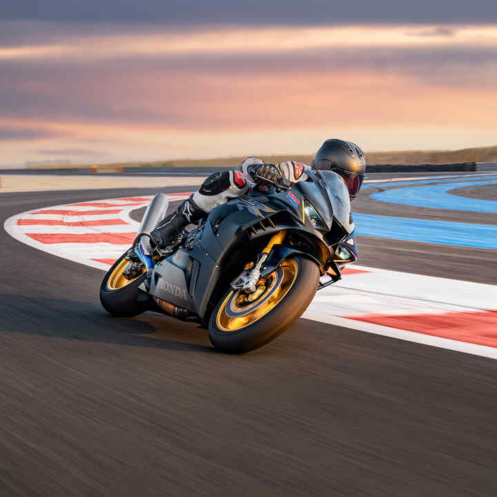 Honda CBR1000RR-R Fireblade SP com chassis e sistema eletrónico capazes de gerar uma enorme aderência