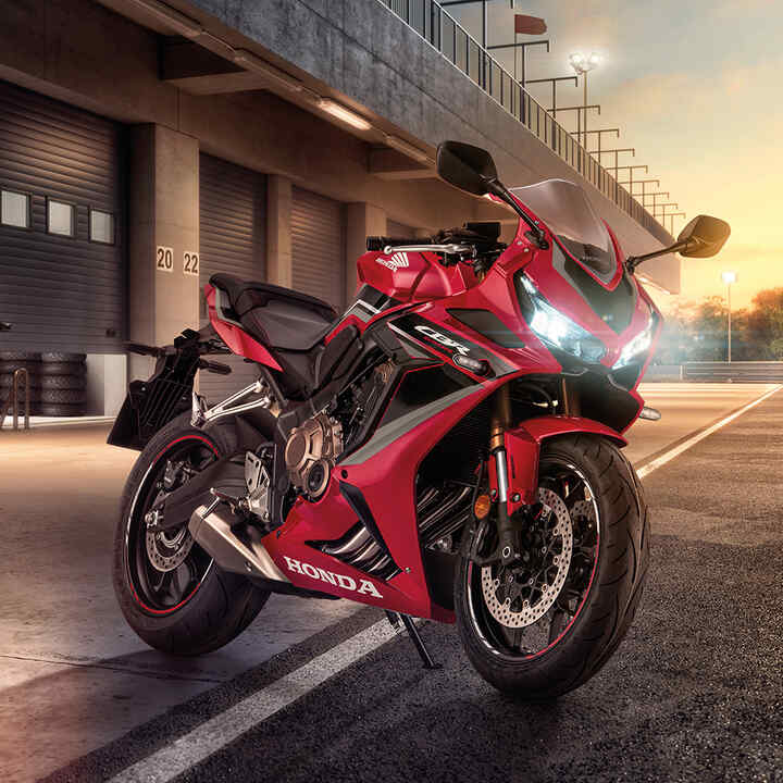 CBR650R, vista frontal lateral direita a ¾, imagem de estúdio