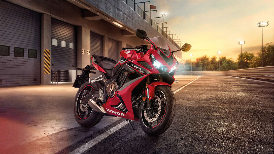 CBR650R, vista frontal lateral direita a ¾, imagem de estúdio