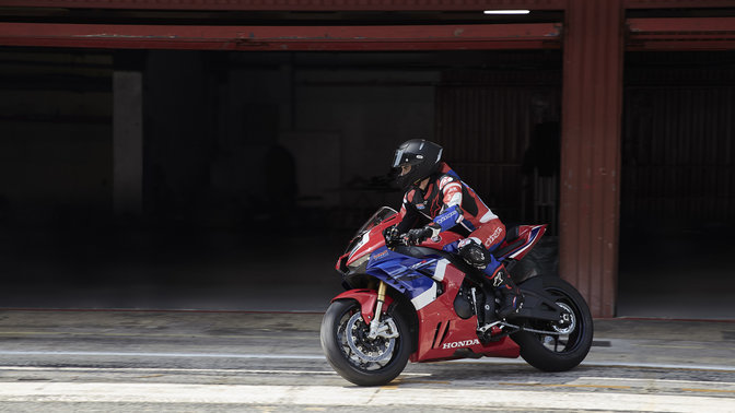 Honda CBR1000RR-R Fireblade SP na pista.