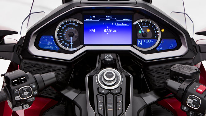Grande plano do painel de instrumentos da Honda Gold Wing.