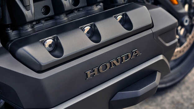 Honda GL1800 Gold Wing, 1833 cm3, motor plano de seis cilindros SOHC de 24 V