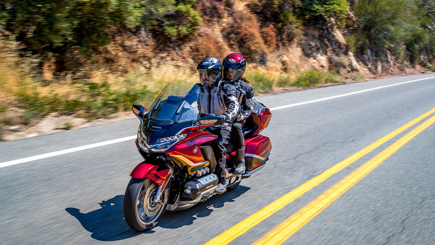 Gold Wing Tour, condutor com passageiro