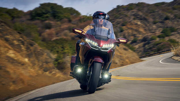 Honda GL1800 Gold Wing Tour, iluminação totalmente LED com faróis de nevoeiro LED