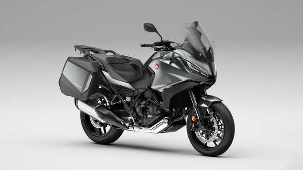 Vista lateral da Honda NT100 no estúdio.